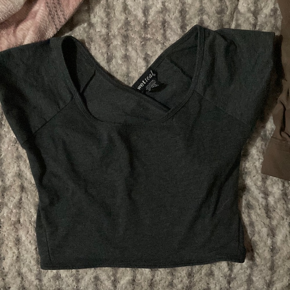 Cris-cross back, crop top.